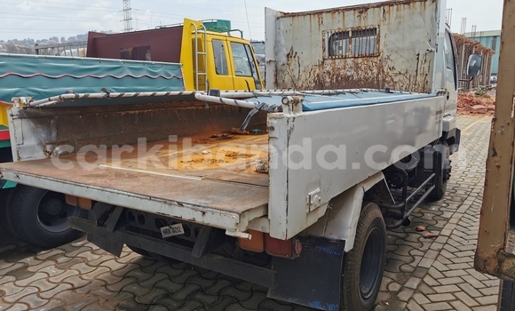 Nunua Imported Isuzu FTR 850 Nyeupe Lori ndani ya Kampala nchini Uganda