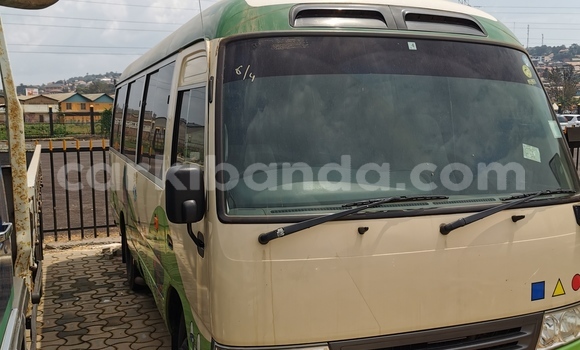 Buy Import Mitsubishi Van Green Truck in Kampala in Uganda Buy Import Mitsubishi Van Green Truck in Kampala in Uganda