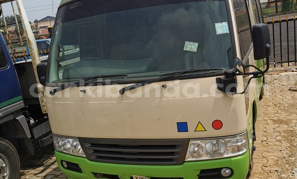 Buy Import Mitsubishi Van Green Truck in Kampala in Uganda Buy Import Mitsubishi Van Green Truck in Kampala in Uganda
