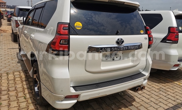 Buy Import Toyota Land Cruiser White Car in Kampala in Uganda Buy Import Toyota Land Cruiser White Car in Kampala in Uganda