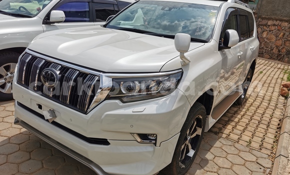 Buy Import Toyota Land Cruiser White Car in Kampala in Uganda Buy Import Toyota Land Cruiser White Car in Kampala in Uganda