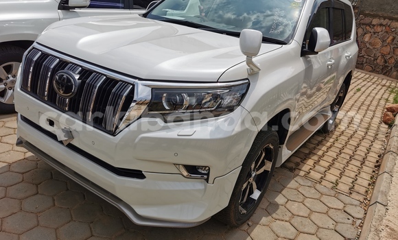 Buy Import Toyota Land Cruiser White Car in Kampala in Uganda Buy Import Toyota Land Cruiser White Car in Kampala in Uganda