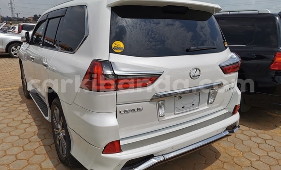 Gura Imported Lexus LX 570 White Imodoka i Kampala mu Uganda