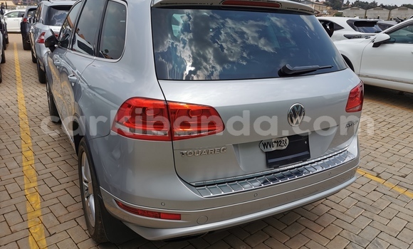 Gura Imported Volkswagen Touareg Silver Imodoka i Kampala mu Uganda