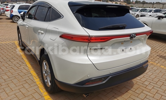 Gura Imported Toyota Harrier White Imodoka i Kampala mu Uganda