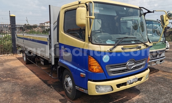 Buy Import Hino 300 Series Blue Truck in Kampala in Uganda Buy Import Hino 300 Series Blue Truck in Kampala in Uganda