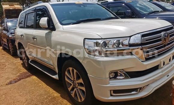Buy Import Toyota Land Cruiser White Car in Kampala in Uganda Buy Import Toyota Land Cruiser White Car in Kampala in Uganda