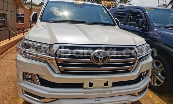 Buy Import Toyota Land Cruiser White Car in Kampala in Uganda Buy Import Toyota Land Cruiser White Car in Kampala in Uganda