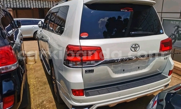 Buy Import Toyota Land Cruiser White Car in Kampala in Uganda Buy Import Toyota Land Cruiser White Car in Kampala in Uganda