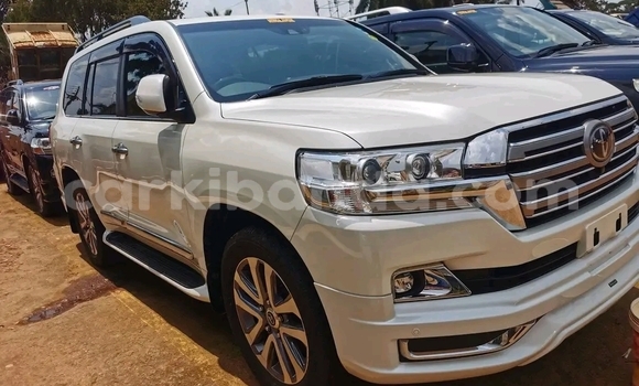 Buy Import Toyota Land Cruiser White Car in Kampala in Uganda Buy Import Toyota Land Cruiser White Car in Kampala in Uganda