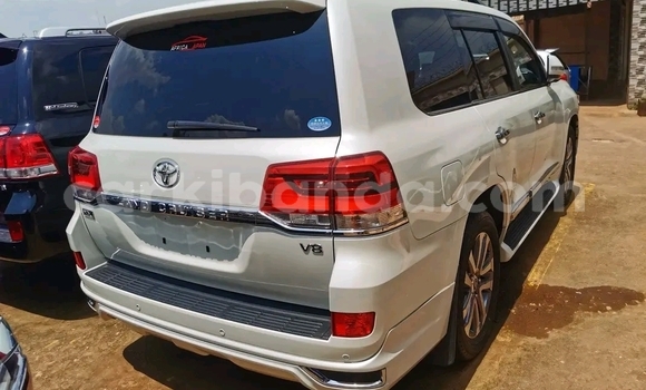Buy Import Toyota Land Cruiser White Car in Kampala in Uganda Buy Import Toyota Land Cruiser White Car in Kampala in Uganda