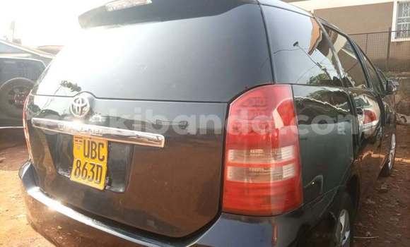 Gura Yakoze Toyota Wish Black Imodoka i Kampala mu Uganda Gura Yakoze Toyota Wish Black Imodoka i Kampala mu Uganda