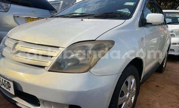 Gura Yakoze Toyota IST White Imodoka i Kampala mu Uganda Gura Yakoze Toyota IST White Imodoka i Kampala mu Uganda