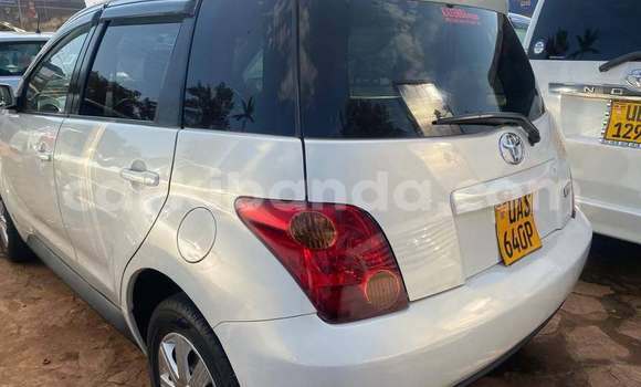 Gura Yakoze Toyota IST White Imodoka i Kampala mu Uganda Gura Yakoze Toyota IST White Imodoka i Kampala mu Uganda