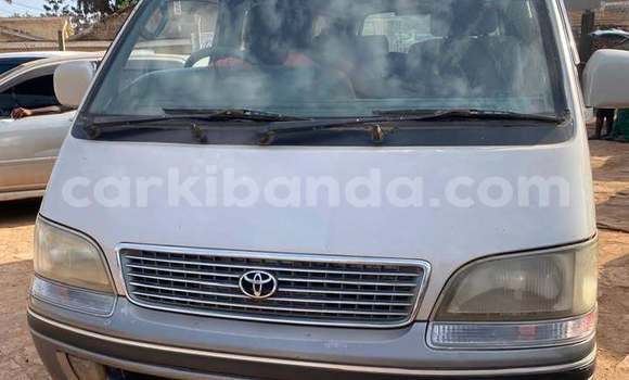 Gura Yakoze Toyota Hiace White Imodoka i Kampala mu Uganda Gura Yakoze Toyota Hiace White Imodoka i Kampala mu Uganda