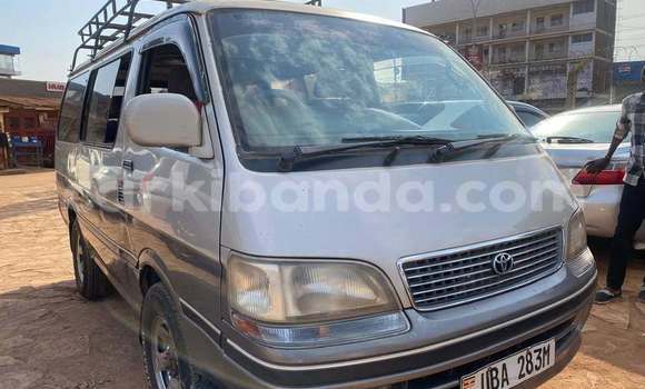 Gura Yakoze Toyota Hiace White Imodoka i Kampala mu Uganda Gura Yakoze Toyota Hiace White Imodoka i Kampala mu Uganda