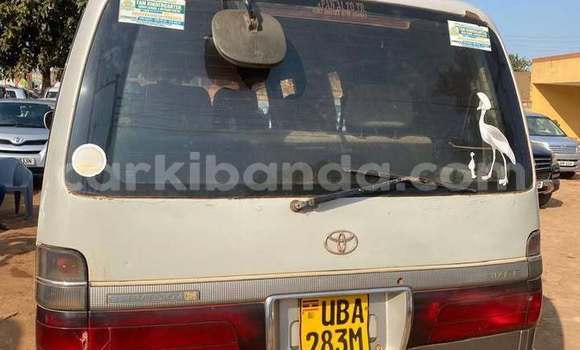 Gura Yakoze Toyota Hiace White Imodoka i Kampala mu Uganda Gura Yakoze Toyota Hiace White Imodoka i Kampala mu Uganda