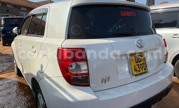 Gura Yakoze Toyota IST White Imodoka i Kampala mu Uganda Gura Yakoze Toyota IST White Imodoka i Kampala mu Uganda