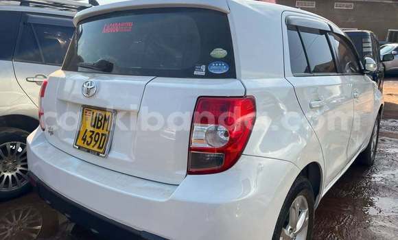 Gura Yakoze Toyota IST White Imodoka i Kampala mu Uganda Gura Yakoze Toyota IST White Imodoka i Kampala mu Uganda