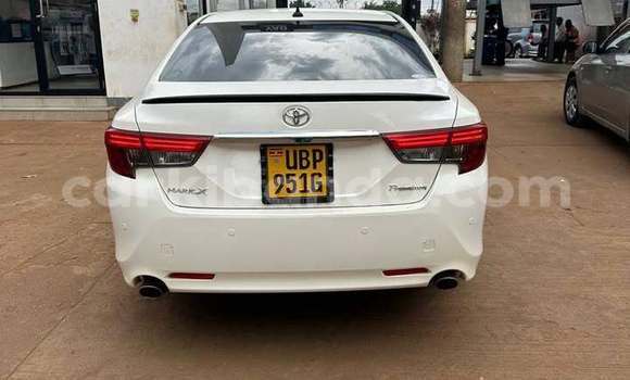 Gura Yakoze Toyota Mark X White Imodoka i Kampala mu Uganda Gura Yakoze Toyota Mark X White Imodoka i Kampala mu Uganda