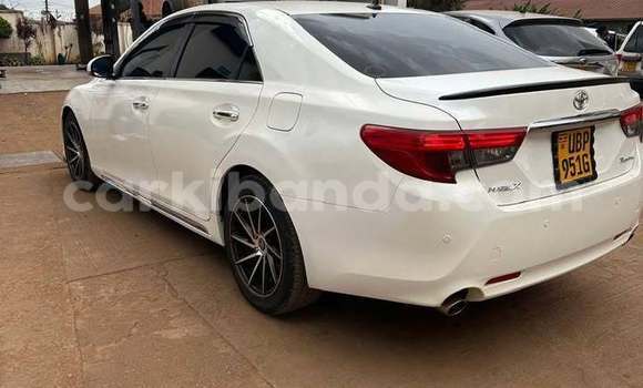 Gura Yakoze Toyota Mark X White Imodoka i Kampala mu Uganda Gura Yakoze Toyota Mark X White Imodoka i Kampala mu Uganda
