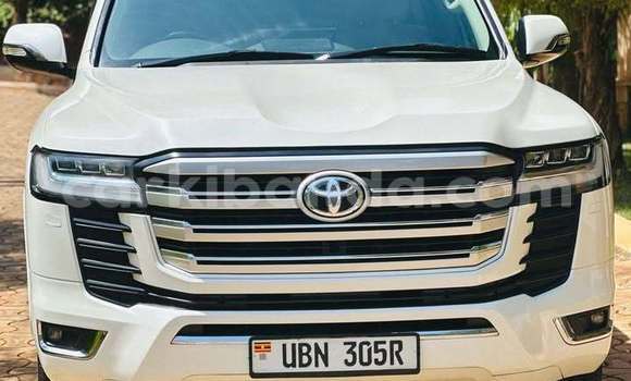 Nunua Ilio tumika Toyota Land Cruiser Nyeupe Gari ndani ya Kampala nchini Uganda