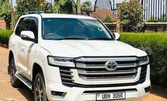 Gura Yakoze Toyota Land Cruiser White Imodoka i Kampala mu Uganda Gura Yakoze Toyota Land Cruiser White Imodoka i Kampala mu Uganda
