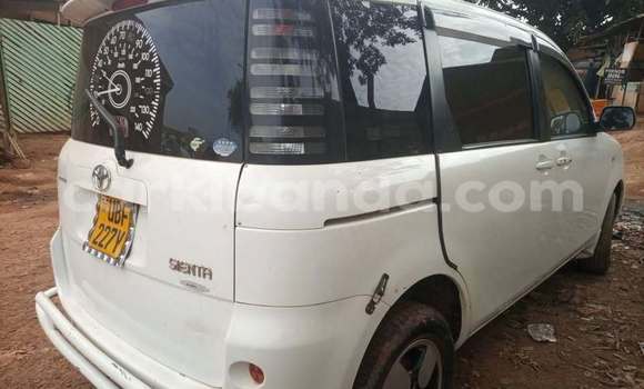 Gura Yakoze Toyota Sienta White Imodoka i Kampala mu Uganda Gura Yakoze Toyota Sienta White Imodoka i Kampala mu Uganda