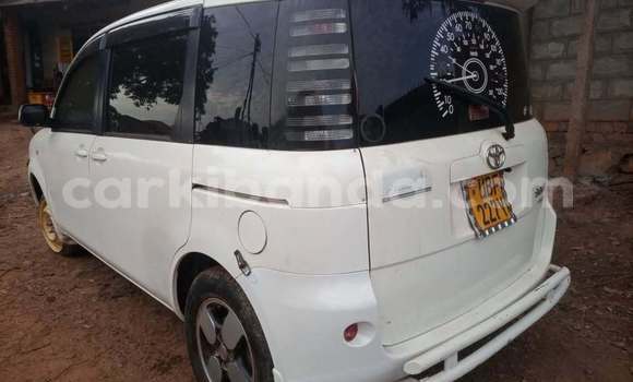 Gura Yakoze Toyota Sienta White Imodoka i Kampala mu Uganda Gura Yakoze Toyota Sienta White Imodoka i Kampala mu Uganda