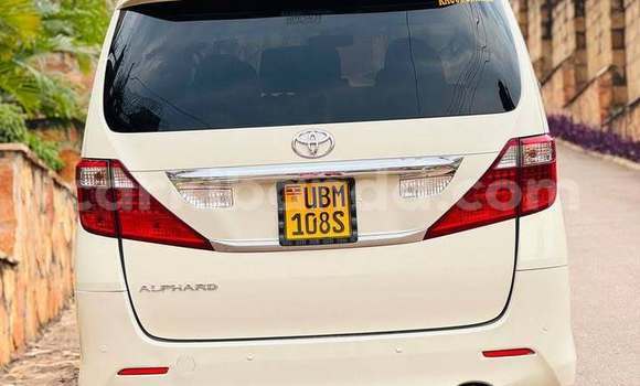 Gura Yakoze Toyota Alphard White Imodoka i Kampala mu Uganda Gura Yakoze Toyota Alphard White Imodoka i Kampala mu Uganda