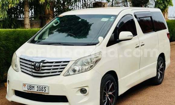 Gura Yakoze Toyota Alphard White Imodoka i Kampala mu Uganda Gura Yakoze Toyota Alphard White Imodoka i Kampala mu Uganda