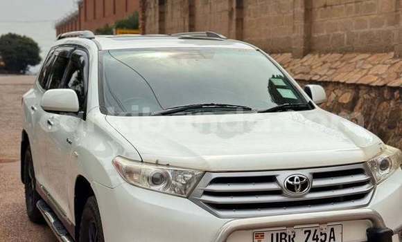 Nunua Ilio tumika Toyota Kluger Nyeupe Gari ndani ya Kampala nchini Uganda Nunua Ilio tumika Toyota Kluger Nyeupe Gari ndani ya Kampala nchini Uganda