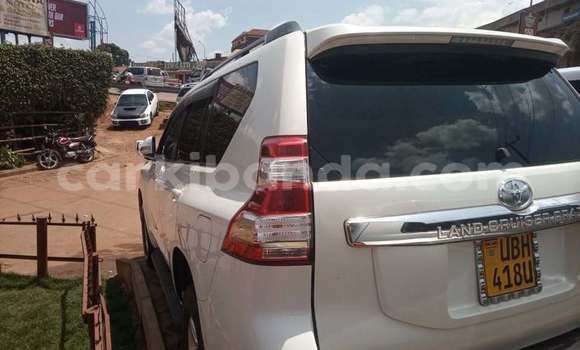 Gura Yakoze Toyota Land Cruiser Prado White Imodoka i Kampala mu Uganda Gura Yakoze Toyota Land Cruiser Prado White Imodoka i Kampala mu Uganda