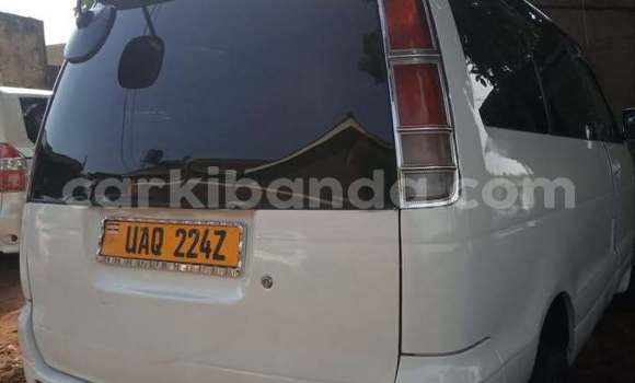 Gura Yakoze Toyota Noah White Imodoka i Kampala mu Uganda Gura Yakoze Toyota Noah White Imodoka i Kampala mu Uganda