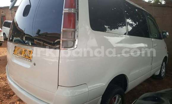 Gura Yakoze Toyota Noah White Imodoka i Kampala mu Uganda Gura Yakoze Toyota Noah White Imodoka i Kampala mu Uganda