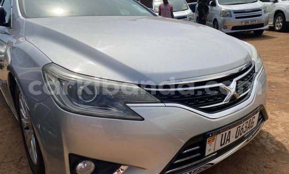 Nunua Ilio tumika Toyota Mark X Nyingine Gari ndani ya Kampala nchini Uganda