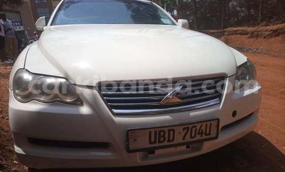 Acheter Occasion Voiture Toyota Mark X Blanc à Kampala, Ouganda