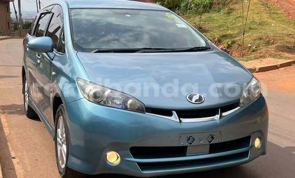 Nunua Ilio tumika Toyota Wish Bluu Gari ndani ya Kampala nchini Uganda