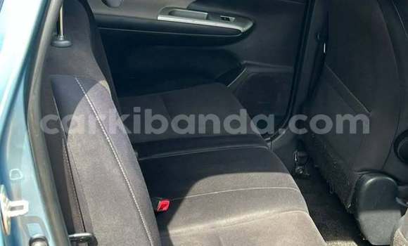 Gura Yakoze Toyota Wish Blue Imodoka i Kampala mu Uganda Gura Yakoze Toyota Wish Blue Imodoka i Kampala mu Uganda