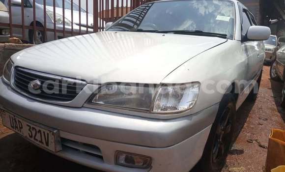 Nunua Ilio tumika Toyota Premio Nyeupe Gari ndani ya Kampala nchini Uganda