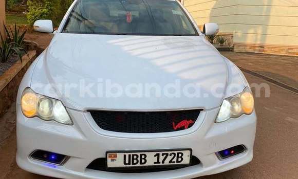 Nunua Ilio tumika Toyota Mark X Nyeupe Gari ndani ya Kampala nchini Uganda