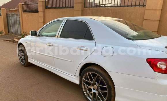 Gura Yakoze Toyota Mark X White Imodoka i Kampala mu Uganda Gura Yakoze Toyota Mark X White Imodoka i Kampala mu Uganda