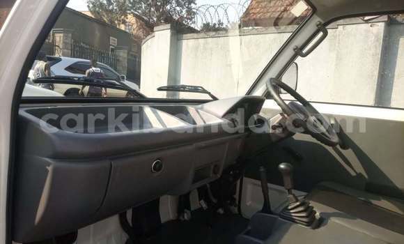 Acheter Occasion Voiture Suzuki Carry Blanc à Kampala, Ouganda Acheter Occasion Voiture Suzuki Carry Blanc à Kampala, Ouganda