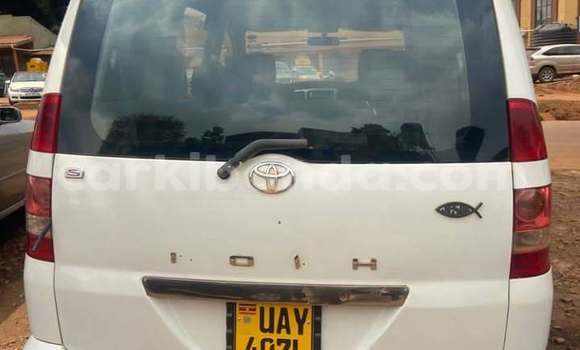Gura Yakoze Toyota Noah White Imodoka i Kampala mu Uganda Gura Yakoze Toyota Noah White Imodoka i Kampala mu Uganda