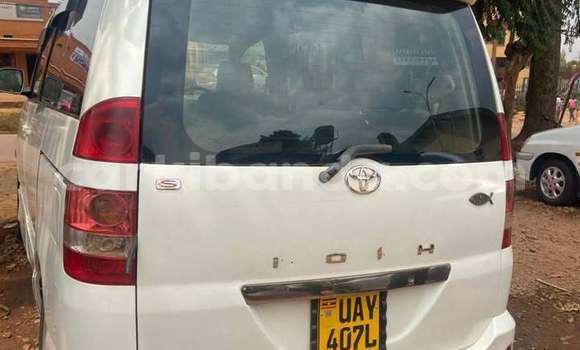 Gura Yakoze Toyota Noah White Imodoka i Kampala mu Uganda Gura Yakoze Toyota Noah White Imodoka i Kampala mu Uganda