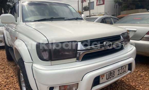 Acheter Occasion Voiture Toyota Hilux Surf Blanc à Kampala, Ouganda Acheter Occasion Voiture Toyota Hilux Surf Blanc à Kampala, Ouganda
