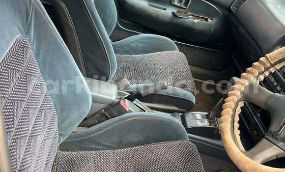 Gura Yakoze Toyota Corolla Green Imodoka i Kampala mu Uganda Gura Yakoze Toyota Corolla Green Imodoka i Kampala mu Uganda