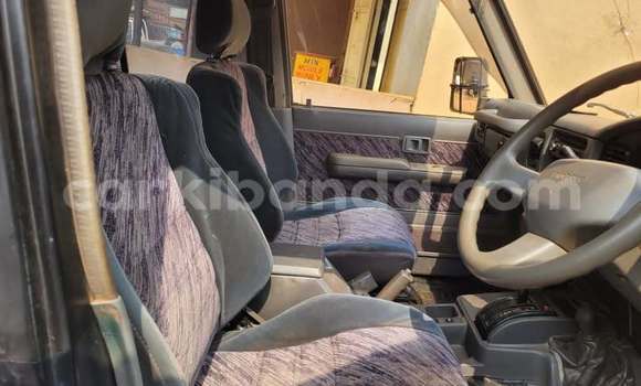 Gura Yakoze Toyota Land Cruiser Prado Black Imodoka i Kampala mu Uganda Gura Yakoze Toyota Land Cruiser Prado Black Imodoka i Kampala mu Uganda