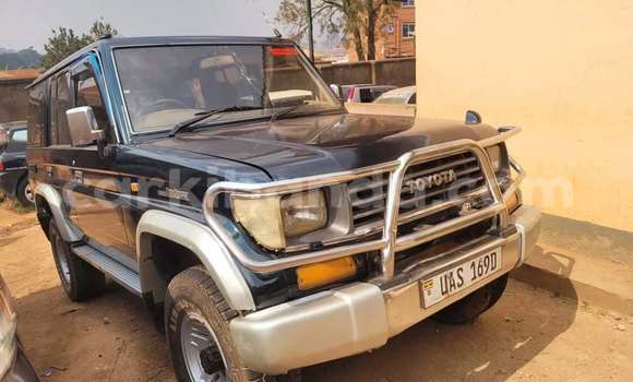 Gura Yakoze Toyota Land Cruiser Prado Black Imodoka i Kampala mu Uganda Gura Yakoze Toyota Land Cruiser Prado Black Imodoka i Kampala mu Uganda