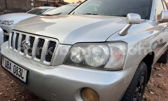 Buy Used Toyota Kluger White Car in Kampala in Uganda